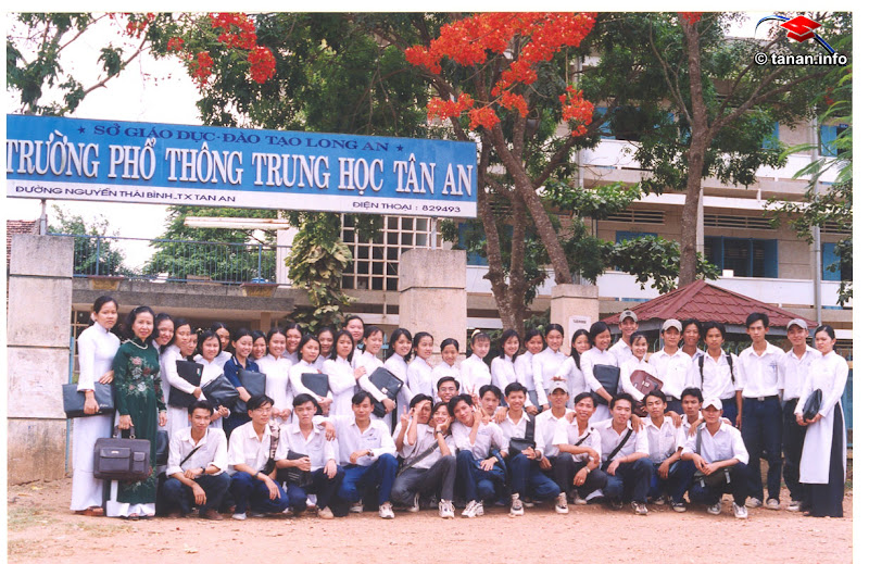 Đưa người ta không đưa qua sông... !